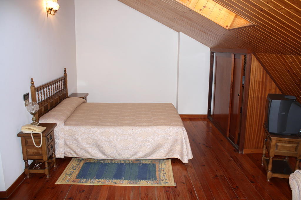 Hotel Cristaleiro Gondomar Habitación foto